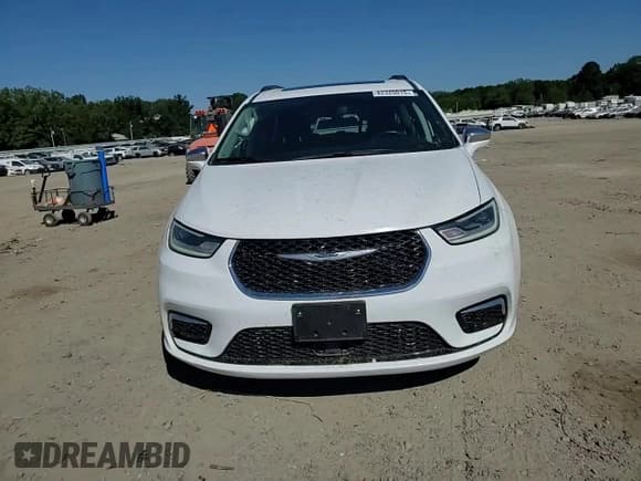 ✅ 2022 Chrysler Pacifica Limited • VIN: 2C4RC1GG8NR111710 • Lot: 82325015. Wystawiony na Copart z przebiegiem 86 093 mil. Bezpłatny archiwum sprzedaży aukcyjnych z USA i szczegółowy raport historii pojazdu na DreamBid. Zdjęcie 14.