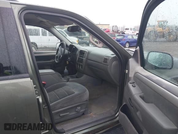 ✅ 2003 Ford Explorer XLT • VIN: 1FMZU73E13UA81241 • Lot: 41132219. Listed on IAAI with 299,709 mi. Free auction sales archive from the USA and detailed vehicle history report at DreamBid. Image 5.