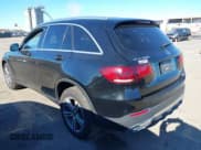 ✅ 2020 Mercedes-Benz GLC 300 • VIN: WDC0G8EB3LF715726 • Lot: 43585731. Wystawiony na IAAI z przebiegiem 127 276 mil. Bezpłatny archiwum sprzedaży aukcyjnych z USA i szczegółowy raport historii pojazdu na DreamBid. Zdjęcie 3.