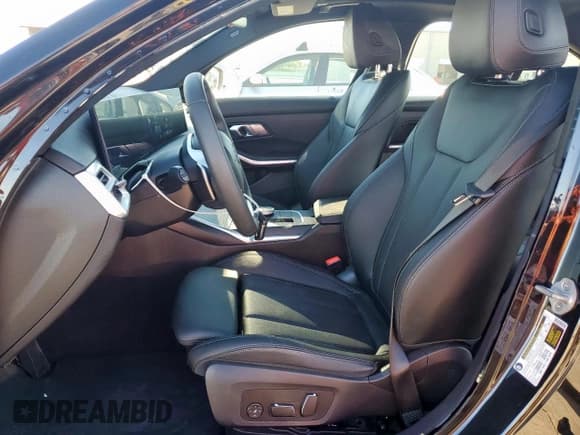 ✅ 2025 BMW 3 Series 330i • VIN: 3MW69CW07S8F16029 • Lot: 90715955. Listed on Copart with 9,683 mi. Free auction sales archive from the USA and detailed vehicle history report at DreamBid. Image 7.