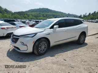 ✅ 2024 Buick Enclave Premium • VIN: 5GAERCKW2RJ105310 • Lot: 58653475. Wystawiony na Copart z przebiegiem 21 988 mil. Bezpłatny archiwum sprzedaży aukcyjnych z USA i szczegółowy raport historii pojazdu na DreamBid. Zdjęcie 1.