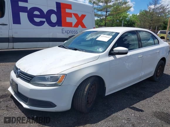 ✅ 2013 Volkswagen Jetta SE • VIN: 3VWDP7AJ9DM402998 • Lot: 42199844. Listed on IAAI with 165,644 mi. Free auction sales archive from the USA and detailed vehicle history report at DreamBid. Image 2.