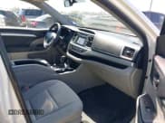 ✅ 2015 Toyota Highlander LE Plus • VIN: 5TDZKRFH9FS099524 • Lot: 41754846. Wystawiony na IAAI z przebiegiem 164 295 mil. Bezpłatny archiwum sprzedaży aukcyjnych z USA i szczegółowy raport historii pojazdu na DreamBid. Zdjęcie 5.