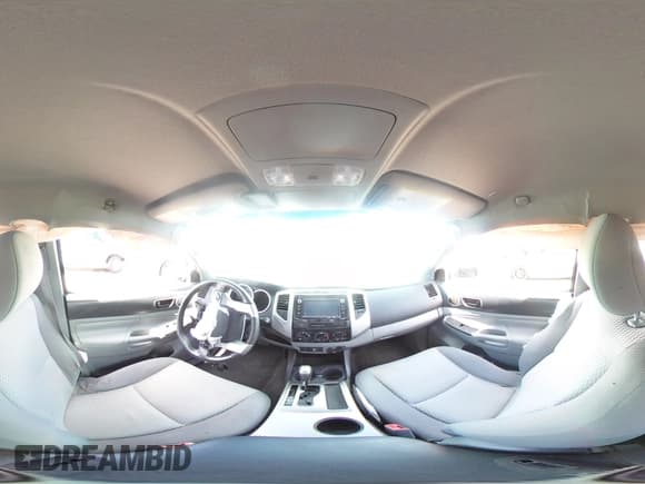 ✅ 2015 Toyota Tacoma PreRunner • VIN: 5TFJU4GN6FX086609 • Lot: 85283985. Wystawiony na Copart z przebiegiem 96 052 mil. Bezpłatny archiwum sprzedaży aukcyjnych z USA i szczegółowy raport historii pojazdu na DreamBid. Zdjęcie 14.