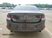 ✅ 2021 Mazda 3 Preferred • VIN: JM1BPACL4M1319773 • Lot: 60890615. Wystawiony na Copart z przebiegiem 23 956 mil. Bezpłatny archiwum sprzedaży aukcyjnych z USA i szczegółowy raport historii pojazdu na DreamBid. Zdjęcie 6.