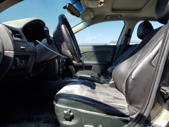 ✅ 2010 Ford Fusion SPORT • VIN: 3FAHP0KC2AR399961 • Lot: 84265245. Wystawiony na Copart z przebiegiem Nie podano. Bezpłatny archiwum sprzedaży aukcyjnych z USA i szczegółowy raport historii pojazdu na DreamBid. Zdjęcie 7.