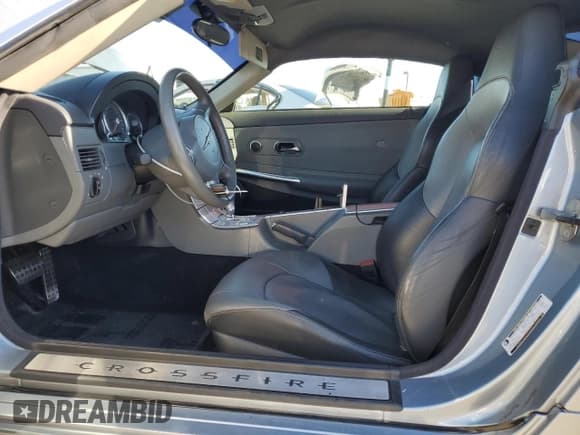 ✅ 2008 Chrysler Crossfire Limited • VIN: 1C3LN69L98X075043 • Лот: 77610534. Опубликован ранее на Copart с пробегом 118 210 миль. Бесплатный доступ к архиву аукционных продаж из США и подробный отчёт об истории автомобиля на DreamBid. Изображение 7.