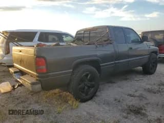 ✅ 2001 Dodge 1500 • VIN: 3B7HC13Y71G812894 • Лот: 76186494. Опубликован ранее на Copart с пробегом 269 233 миль. Бесплатный доступ к архиву аукционных продаж из США и подробный отчёт об истории автомобиля на DreamBid. Изображение 3.