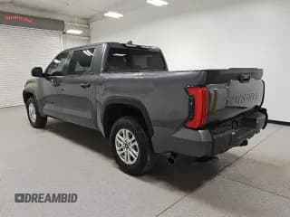 ✅ 2025 Toyota Tundra SR5 • VIN: 5TFLA5DBXSX318091 • Лот: 91381665. Опубликован ранее на Copart с пробегом 7 426 миль. Бесплатный доступ к архиву аукционных продаж из США и подробный отчёт об истории автомобиля на DreamBid. Изображение 2.
