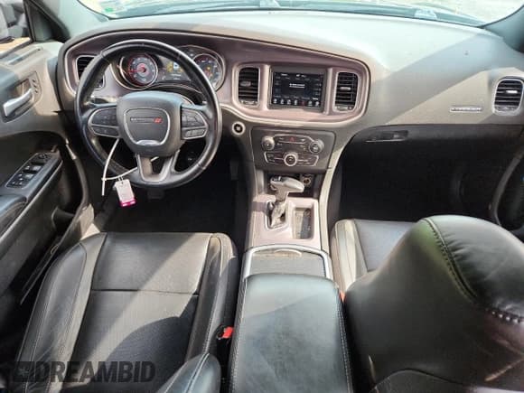 ✅ 2020 Dodge Charger SXT • VIN: 2C3CDXBG7LH144458 • Lot: 83989175. Wystawiony na Copart z przebiegiem 111 524 mil. Bezpłatny archiwum sprzedaży aukcyjnych z USA i szczegółowy raport historii pojazdu na DreamBid. Zdjęcie 8.