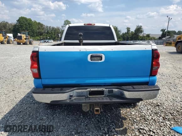 2005 Chevrolet Silverado 2500HD LS with VIN 1GCHK29UX5E139285, listed as a Copart auction lot 80985595 with 431,404 mi miles and Salvage title. Bid and sale history available at DreamBid. Image 6.
