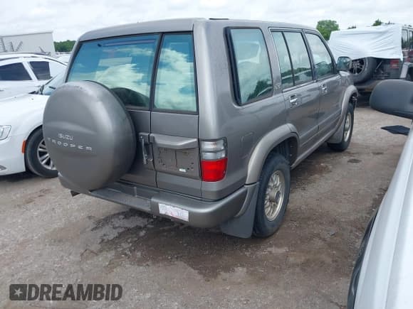 ✅ 2002 Isuzu Trooper S • VIN: JACDJ58X027J10438 • Лот: 42461558. Опубликован ранее на IAAI с пробегом 112 439 миль. Бесплатный доступ к архиву аукционных продаж из США и подробный отчёт об истории автомобиля на DreamBid. Изображение 4.