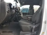 ✅ 2023 Chevrolet Silverado 2500HD Custom • VIN: 2GC4YMEY4P1707570 • Lot: 65927595. Wystawiony na Copart z przebiegiem 28 402 mil. Bezpłatny archiwum sprzedaży aukcyjnych z USA i szczegółowy raport historii pojazdu na DreamBid. Zdjęcie 7.