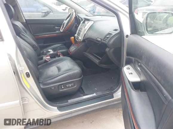 ✅ 2007 Lexus RX 350 • VIN: JTJGK31U270006689 • Lot: 41638323. Wystawiony na IAAI z przebiegiem 210 381 mil. Bezpłatny archiwum sprzedaży aukcyjnych z USA i szczegółowy raport historii pojazdu na DreamBid. Zdjęcie 5.