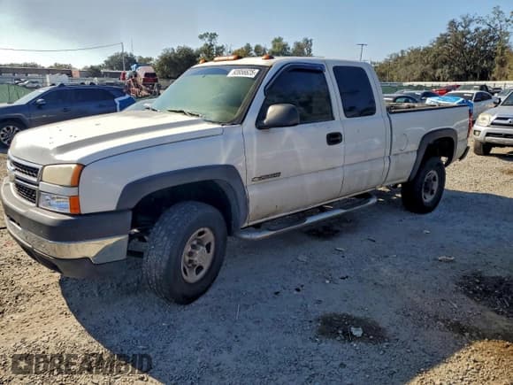 ✅ 2006 Chevrolet Silverado 2500HD Work Truck • VIN: 1GCHC29U46E280481 • Лот: 93956625. Опубликован ранее на Copart с пробегом Не указан. Бесплатный доступ к архиву аукционных продаж из США и подробный отчёт об истории автомобиля на DreamBid. Изображение 1.