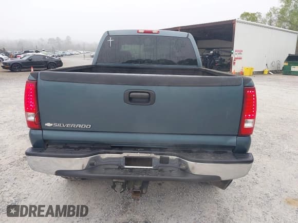 ✅ 2006 Chevrolet Silverado 2500HD LT1 • VIN: 1GCHK23U86F181748 • Lot: 41794661. Listed on IAAI with 204,496 mi. Free auction sales archive from the USA and detailed vehicle history report at DreamBid. Image 17.
