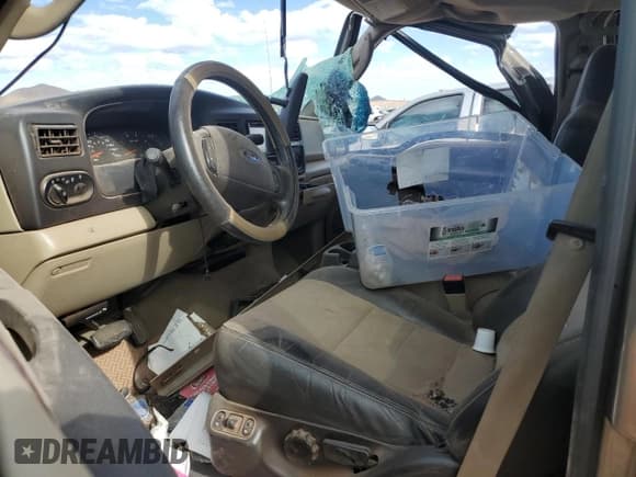 ✅ 2005 Ford Excursion Eddie Bauer • VIN: 1FMSU45P95EC33892 • Lot: 88871715. Wystawiony na Copart z przebiegiem Nie podano. Bezpłatny archiwum sprzedaży aukcyjnych z USA i szczegółowy raport historii pojazdu na DreamBid. Zdjęcie 7.