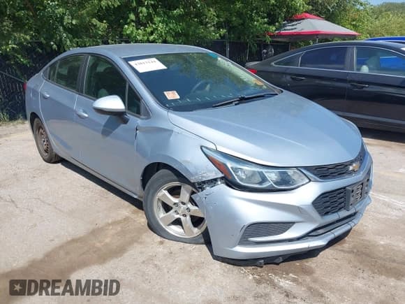 ✅ 2018 Chevrolet Cruze LS • VIN: 1G1BC5SMXJ7149580 • Лот: 43013144. Опубликован ранее на IAAI с пробегом 267 461 миль. Бесплатный доступ к архиву аукционных продаж из США и подробный отчёт об истории автомобиля на DreamBid. Изображение 1.
