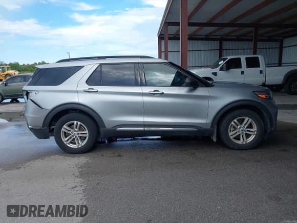 ✅ 2023 Ford Explorer XLT • VIN: 1FMSK7DHXPGA92372 • Lot: 43130163. Wystawiony na IAAI z przebiegiem 32 444 mil. Bezpłatny archiwum sprzedaży aukcyjnych z USA i szczegółowy raport historii pojazdu na DreamBid. Zdjęcie 13.