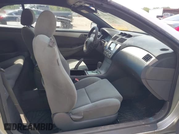 ✅ 2004 Toyota Solara SE • VIN: 4T1FA38P04U030295 • Lot: 42784750. Wystawiony na IAAI z przebiegiem 333 205 mil. Bezpłatny archiwum sprzedaży aukcyjnych z USA i szczegółowy raport historii pojazdu na DreamBid. Zdjęcie 5.