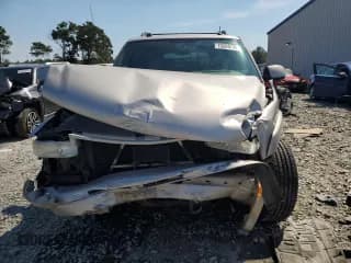 ✅ 2005 Chevrolet Suburban LS • VIN: 3GNFK16Z65G170437 • Lot: 70269704. Wystawiony na Copart z przebiegiem 322 030 mil. Bezpłatny archiwum sprzedaży aukcyjnych z USA i szczegółowy raport historii pojazdu na DreamBid. Zdjęcie 5.