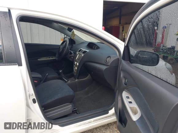 ✅ 2007 Toyota Yaris • VIN: JTDBT923371108760 • Lot: 43433505. Listed on IAAI with 111,576 mi. Free auction sales archive from the USA and detailed vehicle history report at DreamBid. Image 5.