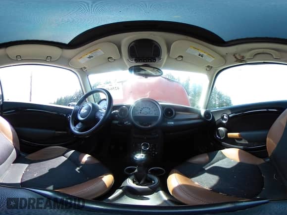 2011 MINI Hardtop with VIN WMWSU3C55BT181956, listed as a IAAI auction lot 42564011 with 106,430 mi miles and . Bid and sale history available at DreamBid. Image 18.