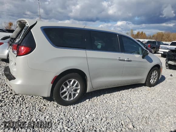 ✅ 2017 Chrysler Pacifica Touring • VIN: 2C4RC1DG8HR720353 • Lot: 90227345. Listed on Copart with 76,073 mi. Free auction sales archive from the USA and detailed vehicle history report at DreamBid. Image 3.