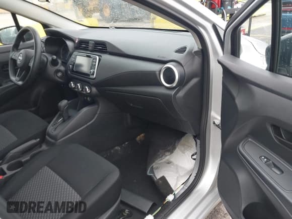 ✅ 2024 Nissan Versa S • VIN: 3N1CN8DV2RL930147 • Lot: 42369601. Listed on IAAI with 19,189 mi. Free auction sales archive from the USA and detailed vehicle history report at DreamBid. Image 5.