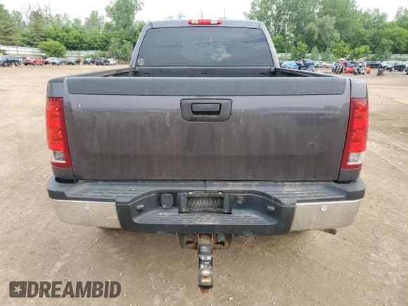 ✅ 2011 GMC Sierra 2500HD SLE • VIN: 1GT120C83BF211726 • Lot: 56932945. Wystawiony na Copart z przebiegiem 150 067 mil. Bezpłatny archiwum sprzedaży aukcyjnych z USA i szczegółowy raport historii pojazdu na DreamBid. Zdjęcie 6.