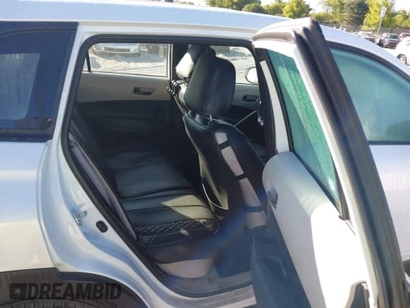 ✅ 2023 Toyota Corolla Cross L • VIN: 7MUAAABG7PV044978 • Lot: 43084722. Listed on IAAI with 1,813 mi. Free auction sales archive from the USA and detailed vehicle history report at DreamBid. Image 8.