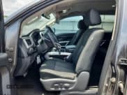 ✅ 2017 Nissan Titan SL • VIN: 1N6AA1E64HN536465 • Lot: 62772785. Wystawiony na Copart z przebiegiem 140 925 mil. Bezpłatny archiwum sprzedaży aukcyjnych z USA i szczegółowy raport historii pojazdu na DreamBid. Zdjęcie 7.