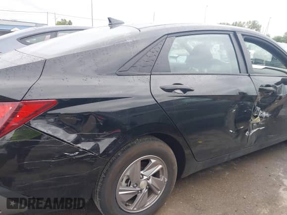 2025 Hyundai Elantra SE с VIN KMHLL4DG4SU015644, выставлен на аукционе IAAI как лот 43265922 с пробегом 5 811 миль миль и . История ставок и продаж доступна на DreamBid. Изображение 6.