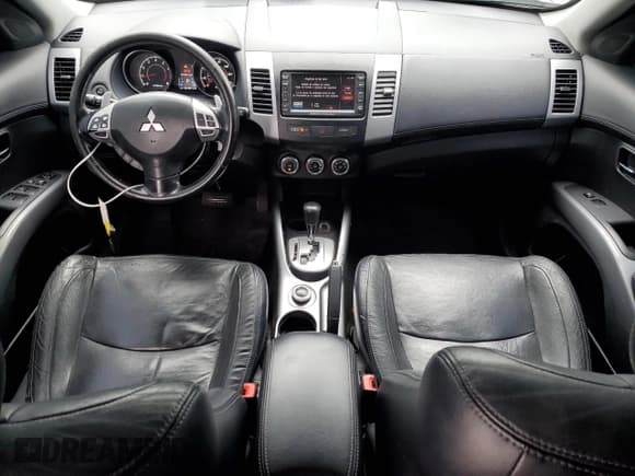 ✅ 2010 Mitsubishi Outlander XLS • VIN: JA4JT4AX4AZ002937 • Lot: 61097045. Listed on Copart with 253,701 mi. Free auction sales archive from the USA and detailed vehicle history report at DreamBid. Image 8.