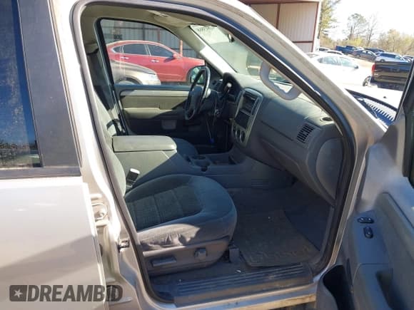 ✅ 2003 Ford Explorer XLT • VIN: 1FMZU73K73ZA61729 • Лот: 41843868. Опубликован ранее на IAAI с пробегом 254 553 миль. Бесплатный доступ к архиву аукционных продаж из США и подробный отчёт об истории автомобиля на DreamBid. Изображение 5.