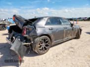 ✅ 2019 Chrysler 300 S • VIN: 2C3CCABT1KH569640 • Lot: 81071855. Wystawiony na Copart z przebiegiem 103 124 mil. Bezpłatny archiwum sprzedaży aukcyjnych z USA i szczegółowy raport historii pojazdu na DreamBid. Zdjęcie 3.