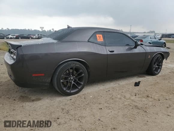 ✅ 2023 Dodge Challenger R/T Scat Pack • VIN: 2C3CDZFJ9PH521802 • Lot: 44699384. Wystawiony na Copart z przebiegiem 20 494 mil. Bezpłatny archiwum sprzedaży aukcyjnych z USA i szczegółowy raport historii pojazdu na DreamBid. Zdjęcie 3.