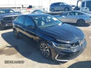 ✅ 2025 Volkswagen Jetta SE • VIN: 3VWEX7BU3SM025806 • Lot: 43572517. Wystawiony na IAAI z przebiegiem 26 402 mil. Bezpłatny archiwum sprzedaży aukcyjnych z USA i szczegółowy raport historii pojazdu na DreamBid. Zdjęcie 1.