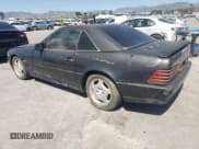 ✅ 1995 Mercedes-Benz SL • VIN: WDBFA63E0SF118971 • Lot: 50447275. Wystawiony na Copart z przebiegiem 86 190 mil. Bezpłatny archiwum sprzedaży aukcyjnych z USA i szczegółowy raport historii pojazdu na DreamBid. Zdjęcie 2.