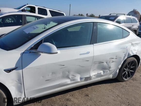 ✅ 2020 Tesla Model 3 Standard Range Plus • VIN: 5YJ3E1EAXLF644990 • Lot: 43772928. Wystawiony na IAAI z przebiegiem 48 180 mil. Bezpłatny archiwum sprzedaży aukcyjnych z USA i szczegółowy raport historii pojazdu na DreamBid. Zdjęcie 14.