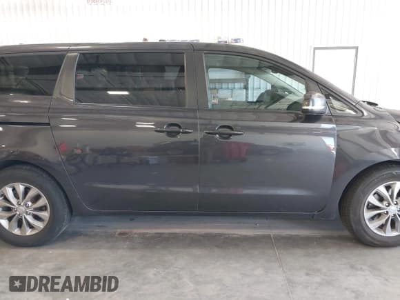 ✅ 2020 Kia Sedona EX • VIN: KNDMB5C15L6593188 • Lot: 42643755. Wystawiony na IAAI z przebiegiem 144 167 mil. Bezpłatny archiwum sprzedaży aukcyjnych z USA i szczegółowy raport historii pojazdu na DreamBid. Zdjęcie 12.