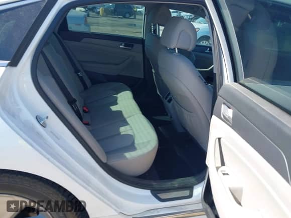 ✅ 2017 Hyundai Sonata • VIN: KMHE14L24HA065541 • Lot: 42360049. Wystawiony na IAAI z przebiegiem 91 206 mil mil. Skorzystaj z bezpłatnego archiwum sprzedaży aukcyjnych z USA i zobacz szczegółowy raport historii pojazdu na DreamBid. Zdjęcie 8.