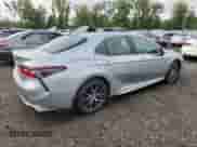 2022 Toyota Camry SE z VIN 4T1G11BK3NU051181, wystawiony jako Copart lot #70955225 z przebiegiem 43 417 mil mil oraz Szkoda całkowita • Salvage title. Historia ofert i sprzedaży dostępna na DreamBid. Obrazek 3.