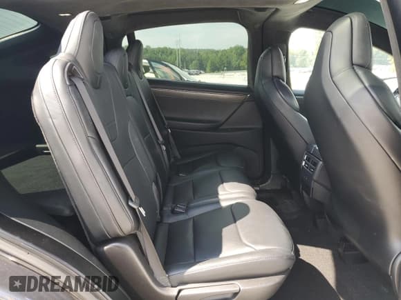 ✅ 2017 Tesla Model X 90D • VIN: 5YJXCDE23HF044191 • Lot: 70591435. Wystawiony na Copart z przebiegiem 103 208 mil. Bezpłatny archiwum sprzedaży aukcyjnych z USA i szczegółowy raport historii pojazdu na DreamBid. Zdjęcie 11.