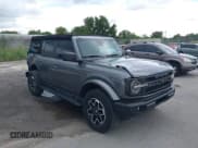 ✅ 2023 Ford Bronco • VIN: 1FMEE5BP0PLB18858 • Lot: 43179647. Wystawiony na IAAI z przebiegiem 38 479 mil. Bezpłatny archiwum sprzedaży aukcyjnych z USA i szczegółowy raport historii pojazdu na DreamBid. Zdjęcie 1.