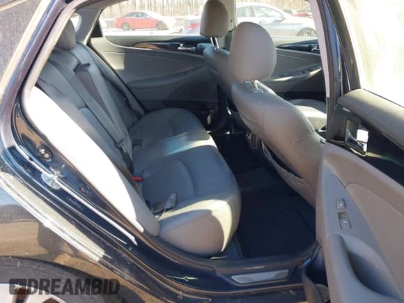 ✅ 2011 Hyundai Sonata Limited • VIN: 5NPEC4AC6BH172150 • Lot: 43675440. Listed on IAAI with 146,300 mi. Free auction sales archive from the USA and detailed vehicle history report at DreamBid. Image 8.