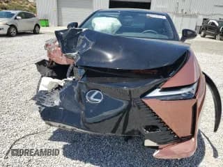 ✅ 2024 Lexus RZ 450e Premium • VIN: JTJAAAAB0RA024522 • Lot: 64314874. Wystawiony na Copart z przebiegiem 884 mil. Bezpłatny archiwum sprzedaży aukcyjnych z USA i szczegółowy raport historii pojazdu na DreamBid. Zdjęcie 5.