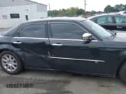 ✅ 2009 Chrysler 300 C Hemi • VIN: 2C3LA63T59H580961 • Лот: 43235420. Опубликован ранее на IAAI с пробегом 167 886 миль. Бесплатный доступ к архиву аукционных продаж из США и подробный отчёт об истории автомобиля на DreamBid. Изображение 13.