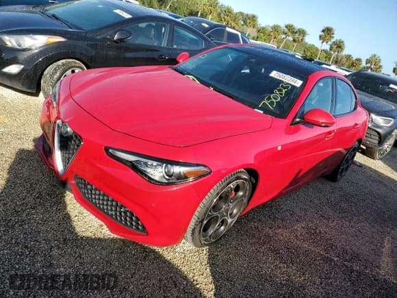 ✅ 2022 Alfa Romeo Giulia Ti • VIN: ZARFAMBN2N7660407 • Lot: 75082394. Wystawiony na Copart z przebiegiem 20 260 mil. Bezpłatny archiwum sprzedaży aukcyjnych z USA i szczegółowy raport historii pojazdu na DreamBid. Zdjęcie 1.