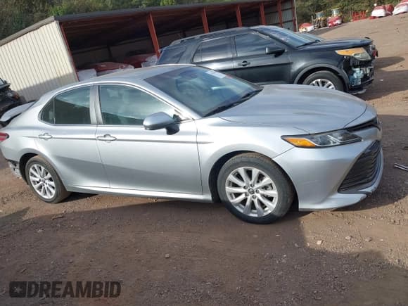 ✅ 2018 Toyota Camry LE • VIN: 4T1B11HK2JU578298 • Lot: 43344459. Wystawiony na IAAI z przebiegiem 59 409 mil. Bezpłatny archiwum sprzedaży aukcyjnych z USA i szczegółowy raport historii pojazdu na DreamBid. Zdjęcie 13.